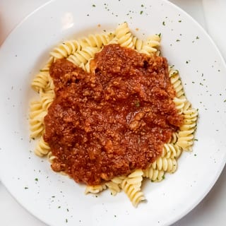 (L) Rotini alla Bolognese